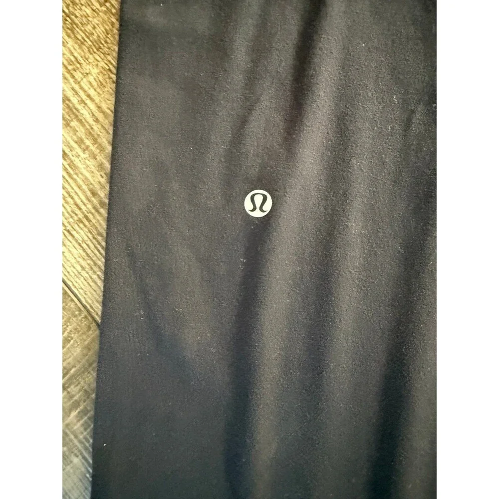 Lululemon 2011 Astro Low Rise Flare Leggings Sz. 6 Black